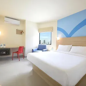 Hop Aseana Manila מלון